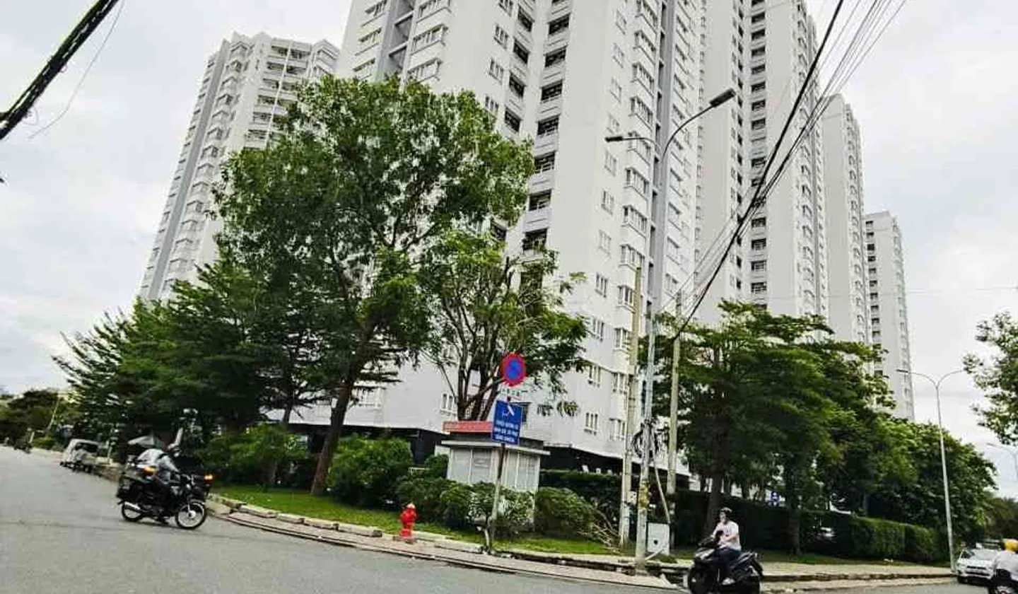 Nhà 5 tầng rộng 205m2, 22 phòng cho thuê tại Quận 6... Bán nhà riêng tại Bình Phú, Hồ Chí Minh 01
