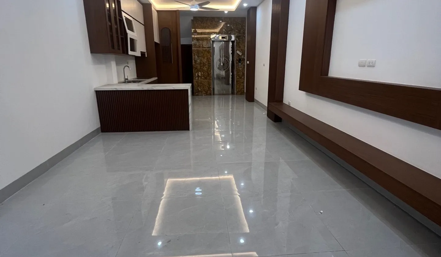 Nhà mặt phố 5 tầng mới xây, phù hợp kinh doanh và ở tại quận trung tâm... Bán nhà mặt phố tại Việt Hưng, Hà Nội 01
