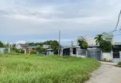 ĐẤT TO RỘNG CÓ SẴN NHÀ 2 TẦNG - VỪA Ở VỪA LÀM XƯỞNG - SÁT CAO TỐC BẾN LỨC LONG THÀNH - QUỐC LỘ 1A M... Bán nhà riêng tại Bình Chánh, Hồ Chí Minh 02