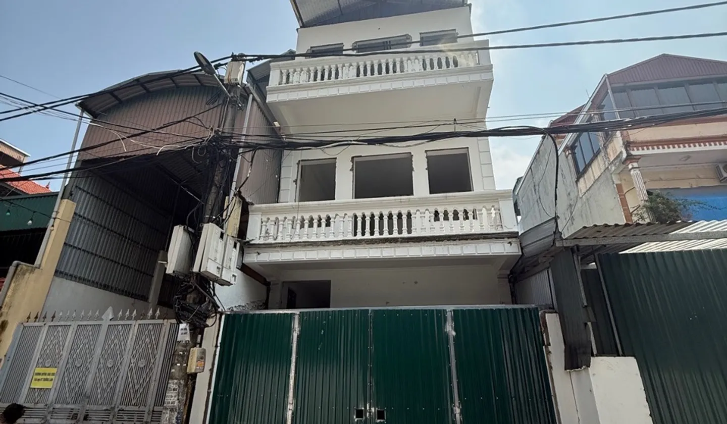 Nhà 3 tầng tặng đất ngay gần Bệnh viện Đức Giang, ngõ ô tô tránh... Bán nhà riêng tại Việt Hưng, Hà Nội 01