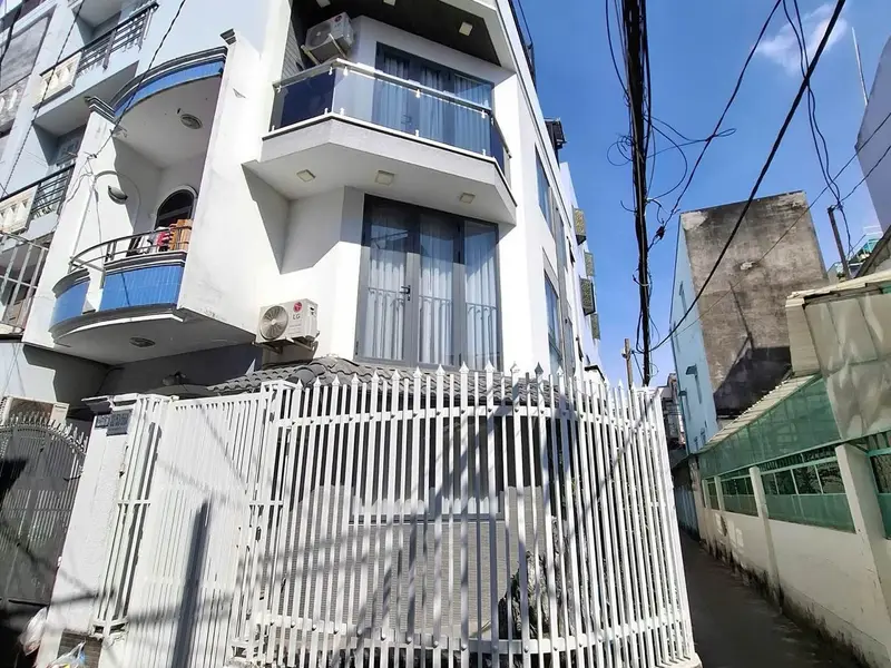 ÔNG ÍCH KHIÊM NGAY VÒNG XOAY LÊ ĐẠI HÀNH - GIÁP QUẬN 10 - NHÀ 4 TẦNG SÂN VƯỜN CỰC ĐẸP... Bán nhà riêng tại Hòa Bình, Hồ Chí Minh 01