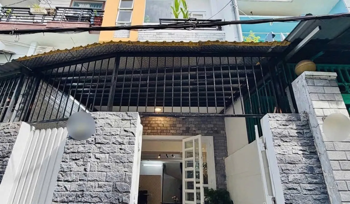 Nhà Đẹp 5 Tầng Cách Mặt Tiền Thống Nhất 30m - Tặng Nội Thất Full... Bán nhà riêng tại An Hội Đông, Hồ Chí Minh 01