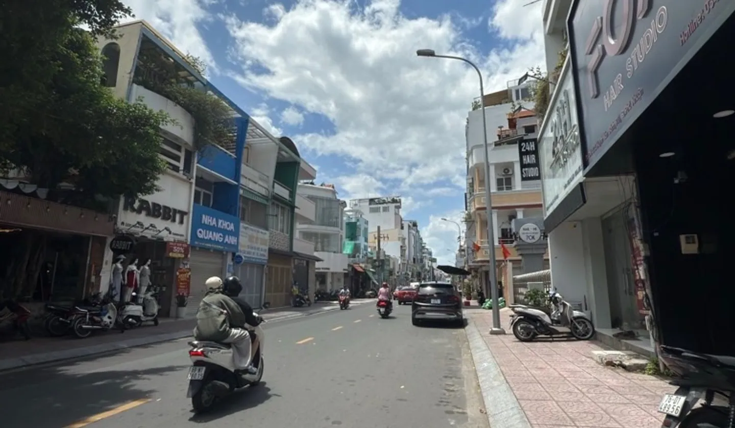 Bán nhà mặt phố mặt tiền lớn tại Phú Nhuận, diện tích 120m2... Bán nhà mặt phố tại Phú Nhuận, Hồ Chí Minh 01