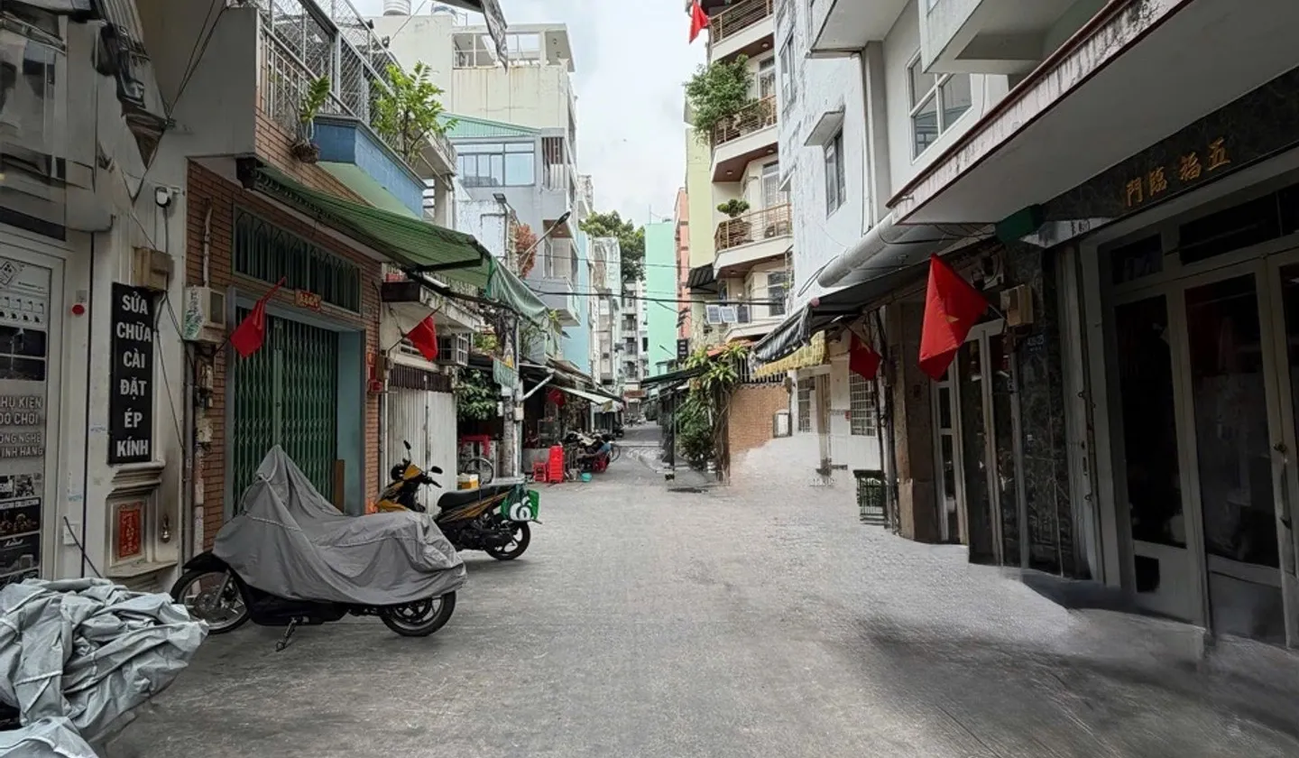 BÁN NHÀ NGUYỄN TRÃI Q5_XE HƠI NGỦ NHÀ_NHÀ MỚI Ở NGAY
DT:42M2_3PN_3WC_BẾP_PK_ST_GIÁ NHỈNH 12T... Bán nhà riêng tại An Đông, Hồ Chí Minh 01
