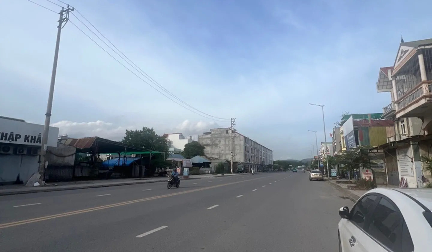 CHỦ CẦN TC BÁN GẤP NHÀ 5 TẦNG THIẾT KẾ CỰC ĐẸP CAO XANH... Bán nhà mặt phố tại Cao Xanh, Quảng Ninh 01