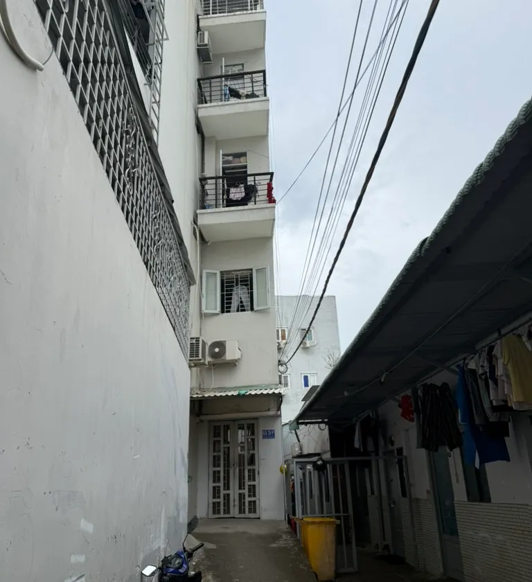 Bán nhà riêng 5 tầng tại Phú Thuận, Quận 7, diện tích 205m², kinh doanh căn hộ dịch vụ... Bán nhà riêng tại Phú Thuận, Hồ Chí Minh 01