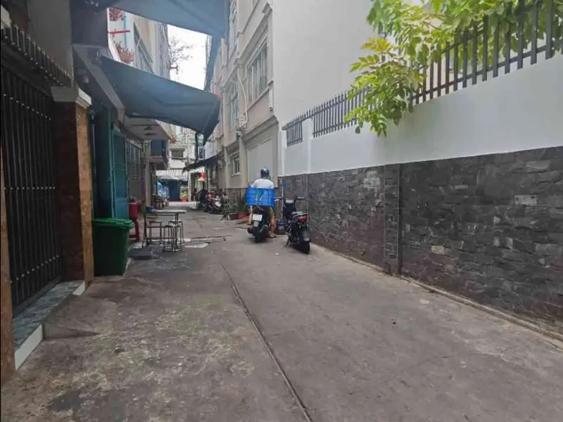 Nhà xinh 2 tầng Lạc Long Quân - Giá tốt, vị trí đắc địa... Bán nhà riêng tại Tân Hòa, Hồ Chí Minh 01
