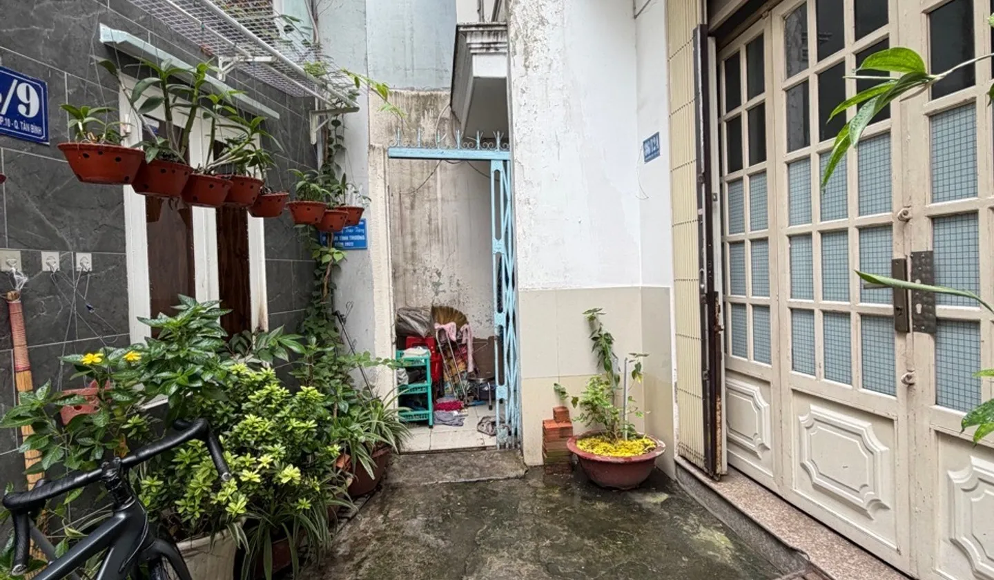Nhà 2 tầng nhỏ xinh có sân để xe, giá hấp dẫn tại Tân Bình... Bán nhà riêng tại Bảy Hiền, Hồ Chí Minh 01