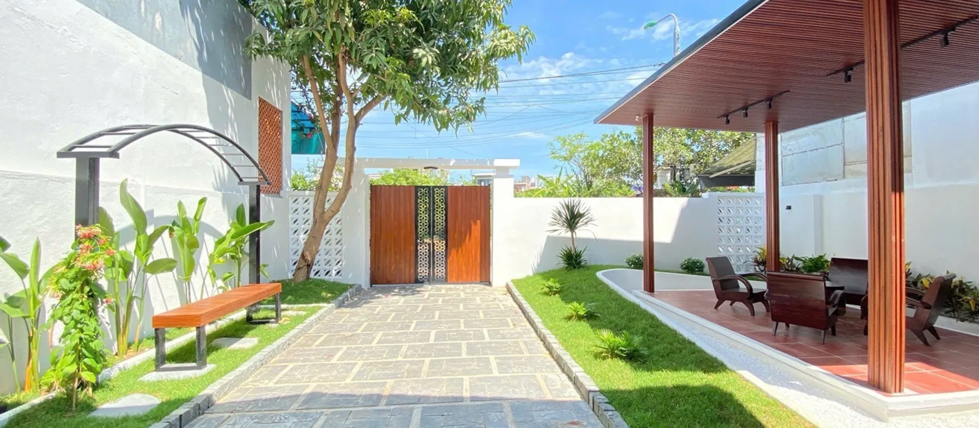 Nhà mặt phố sang trọng view công viên tại Đà Nẵng... Bán nhà mặt phố tại Hòa Xuân, Đà Nẵng 01