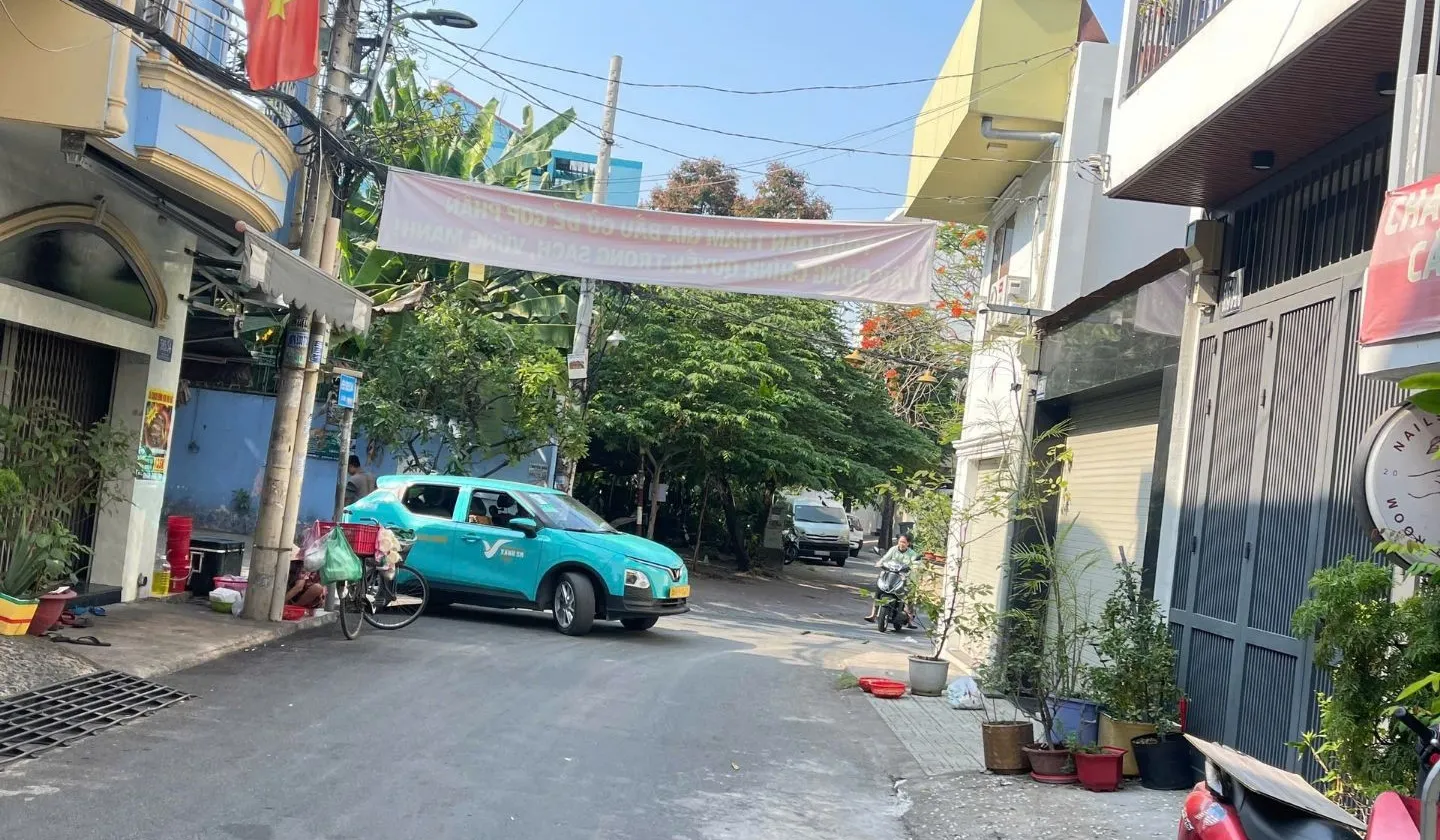 Bán nhà riêng 2 tầng tại phường Nguyễn Văn Quỳ, diện tích 160 m2, giá 6.5 tỷ đồng giảm mạnh... Bán nhà riêng tại Tân Thuận, Hồ Chí Minh 01