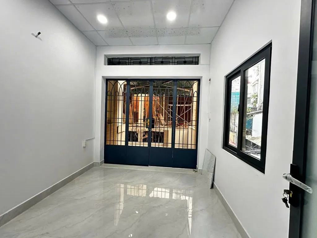 Chủ nhà vừa cắt lỗ 300 triệu cho căn nhà sát mặt tiền Ba Tháng Hai... Bán nhà mặt phố tại Diên Hồng, Hồ Chí Minh 01