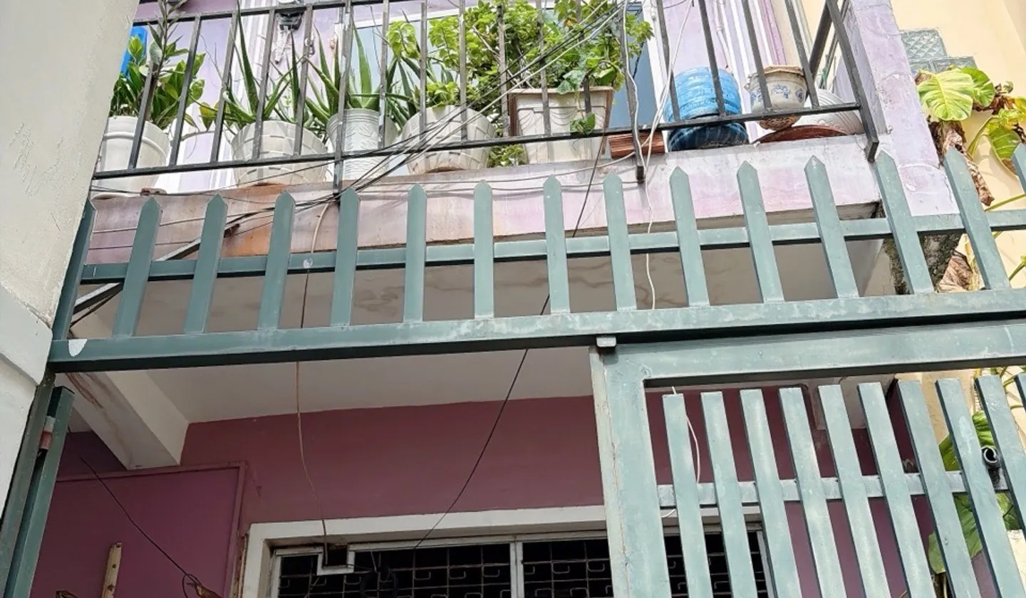 Bán gấp giảm 1.5 tỉ, chdv đang hoạt động với 10pn, dt lớn 136m2, ngang 7m. Vài bước ra hxh, sổ a4... Bán nhà riêng tại Bình Lợi Trung, Hồ Chí Minh 01