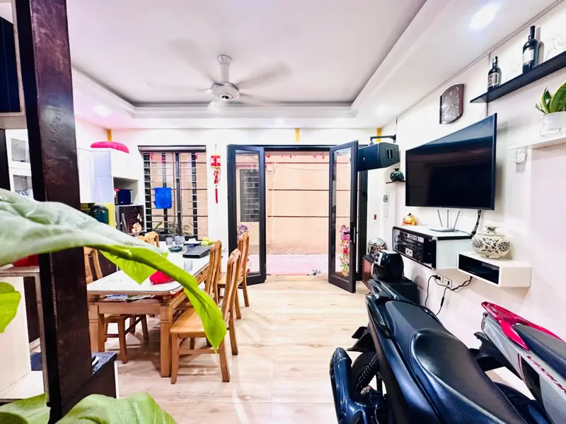Nhà Trung Tâm Việt Hưng, nhỉnh 6 tỷ , vài bước chân ra ô tô tránh... Bán nhà riêng tại Việt Hưng, Hà Nội 01