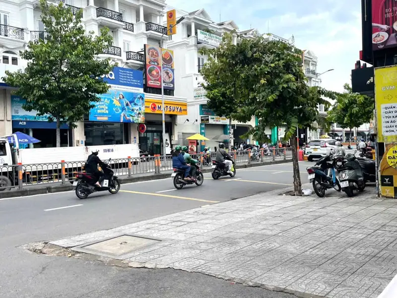 HXH Ngay Emart Phan Văn Trị Gò Vấp. DT 5.2x17m. Trệt + lửng + 2PN +4 phòng cho thuê.Chỉ nhỉnh 10 tỷ... Bán nhà riêng tại An Nhơn, Hồ Chí Minh 01