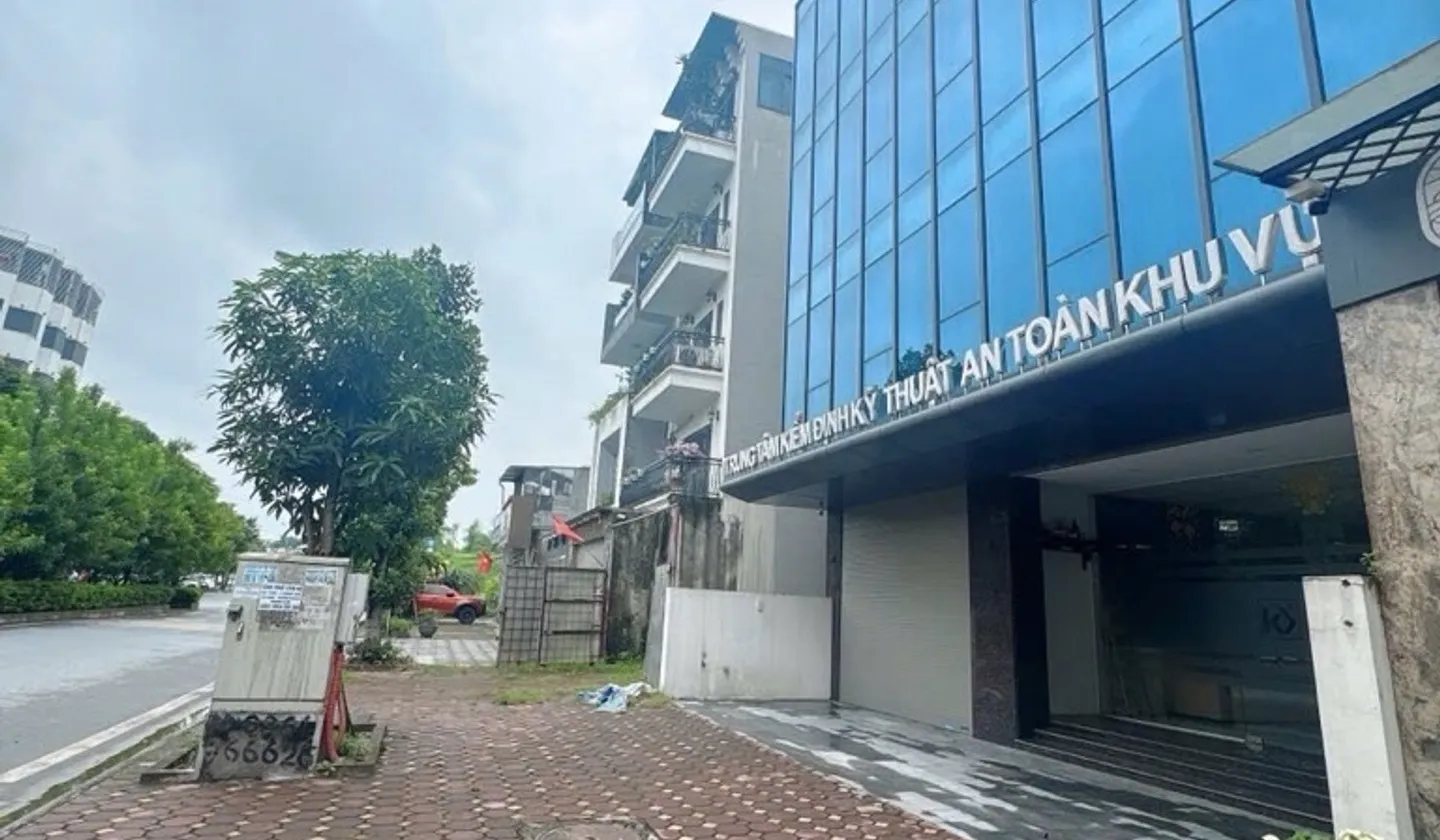 Căn Nhà Mặt Phố Sang Trọng tại Phường Phúc Lợi, Hà Nội - Bán gấp... Bán nhà mặt phố tại Việt Hưng, Hà Nội 01