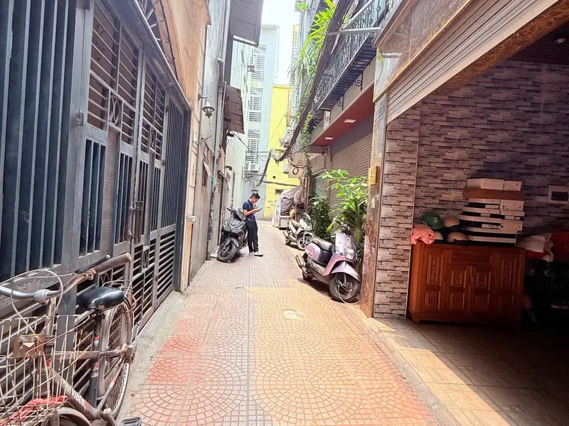 Nhà 4 tầng hiện đại tại Hoàng Như Tiếp, giá hấp dẫn. Gần phố... Bán nhà riêng tại Bồ Đề, Hà Nội 01