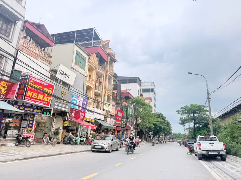 NHỈNH 3 TỶ – NHÀ 3 TẦNG MẶT PHỐ KINH DOANH ĐỈNH - CHÂN CẦU THĂNG LONG – VỈA HÈ RỘNG – ĐỐI DIỆN CHỢ... Bán nhà mặt phố tại Thiên Lộc, Hà Nội 01