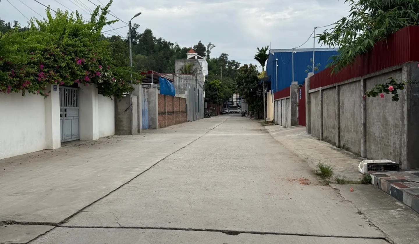 Nhà 3 tầng kiên cố với ngõ ô tô tải quay đầu rộng rãi tại Trần Tất Văn... Bán nhà riêng tại Phù Liễn, Hải Phòng 01