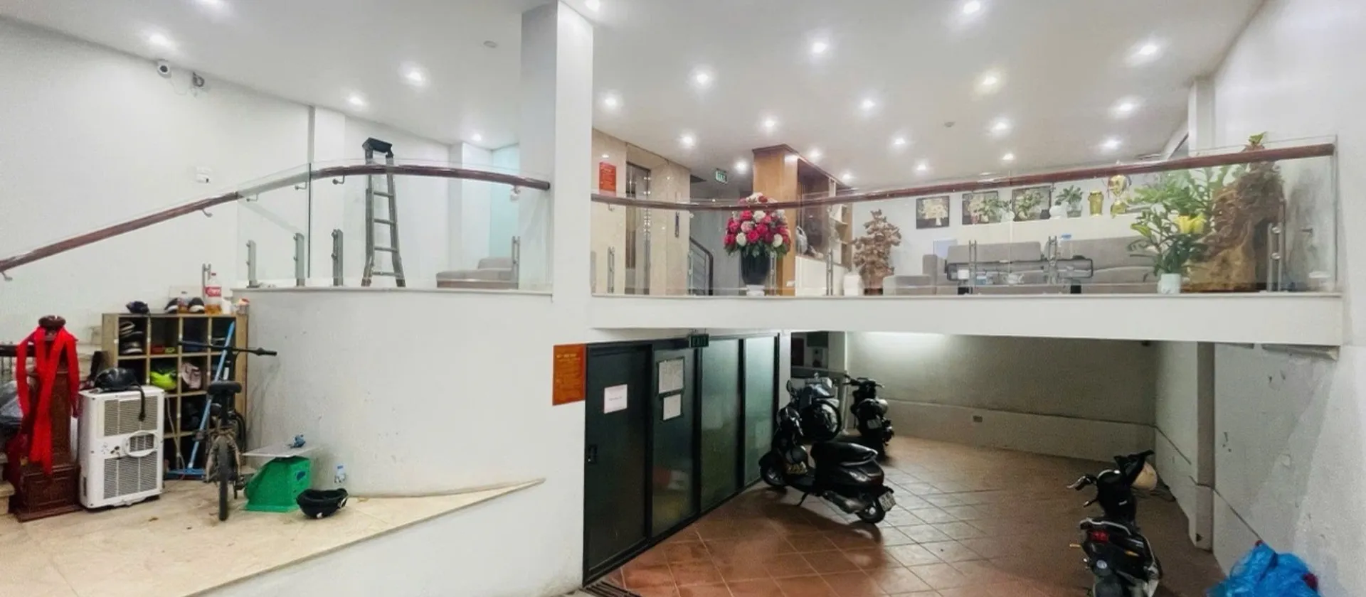 Bán tòa nhà văn phòng 9 tầng khu Nguyễn Xiển, view hồ... Bán văn phòng tại Khương Đình, Hà Nội 01