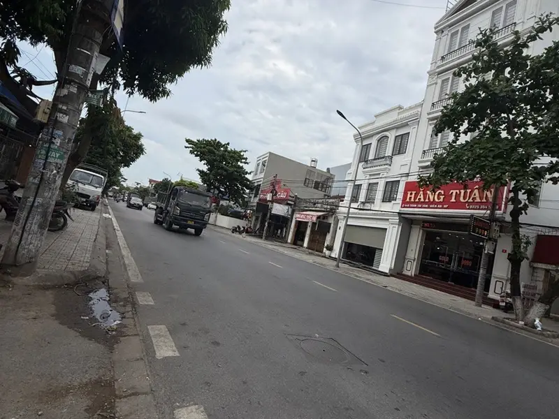 Nhà 3 tầng mặt tiền rộng trên phố Trần Tất Văn, vị trí đắc địa, ngõ ô tô đỗ ngày đêm... Bán nhà riêng tại Phù Liễn, Hải Phòng 01