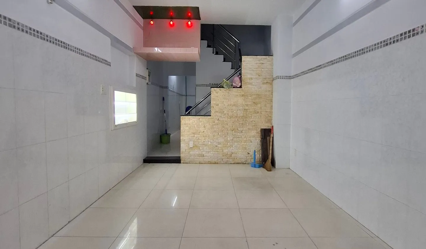 Bán nhà mặt phố 5 tầng, 5 phòng ngủ tại quận Lò Gốm... Bán nhà mặt phố tại Bình Tiên, Hồ Chí Minh 01