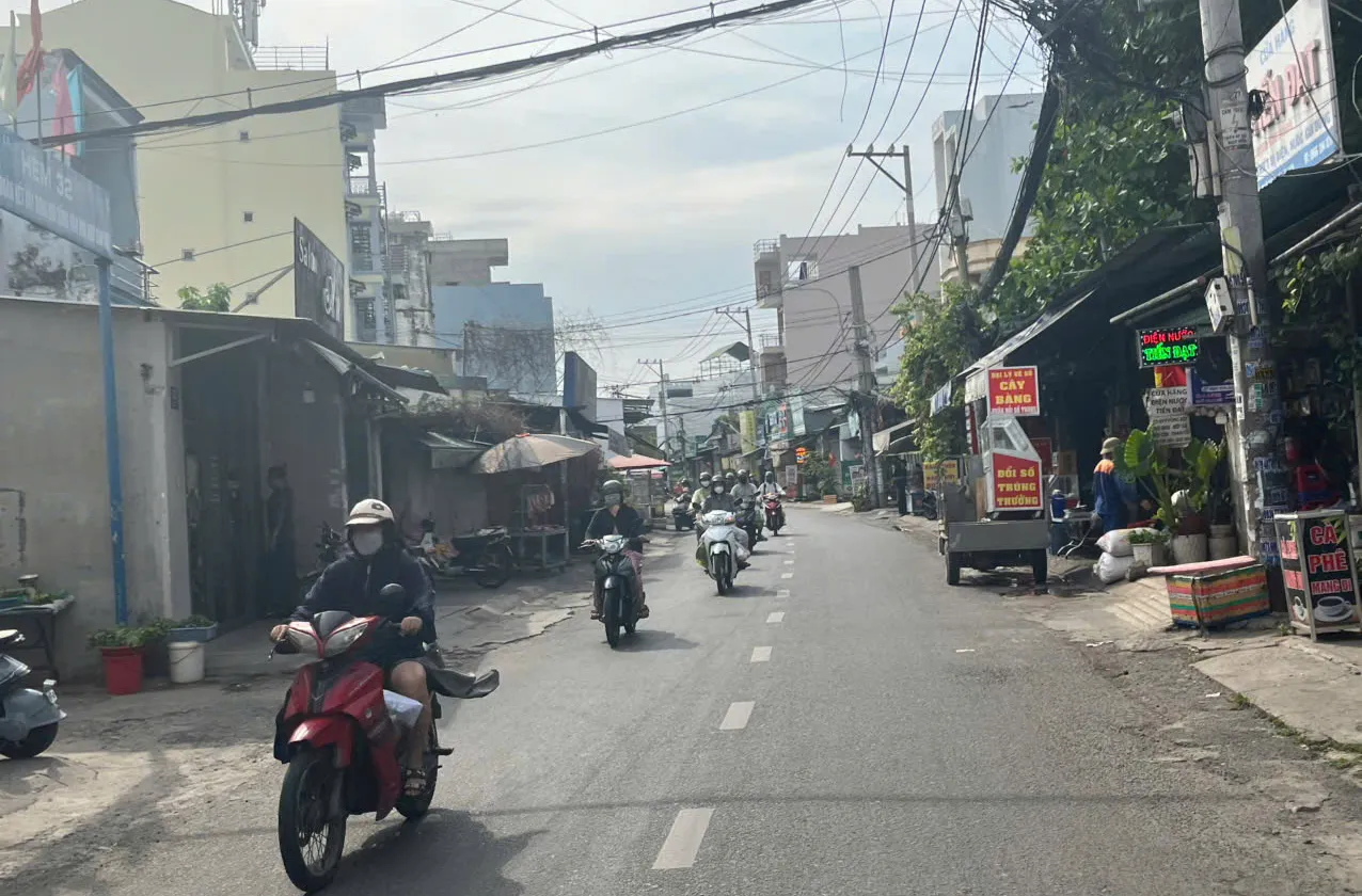 Nhà mặt phố phan văn hớn Tân Thới Nhất, lô góc, mặt tiền rộng 11.5m... Bán nhà mặt phố tại Đông Hưng Thuận, Hồ Chí Minh 01