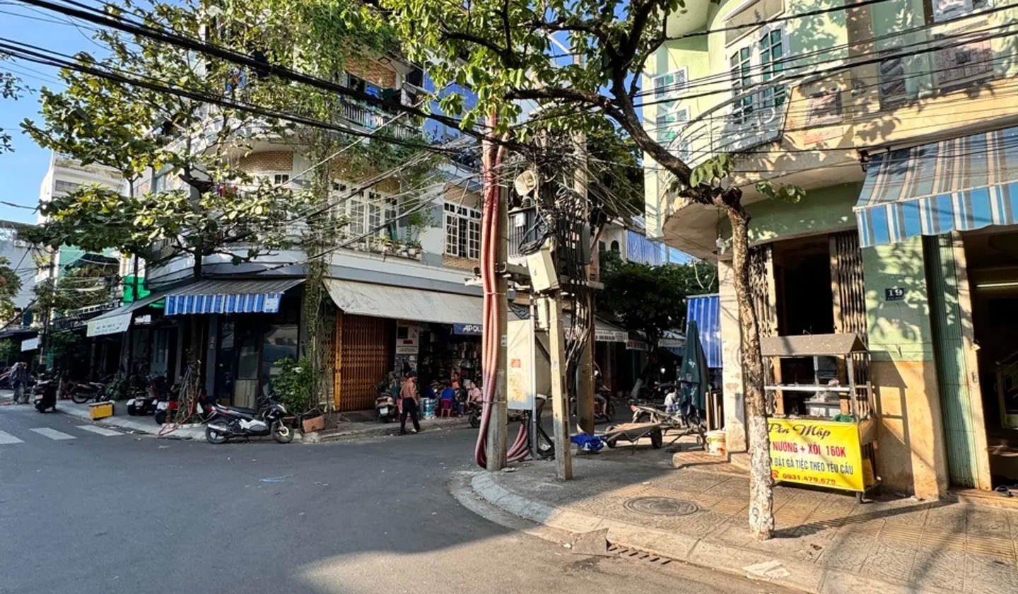 Bán nhà mặt phố lô góc - 87m² x 3 tầng - Hải Châu, Đà Nẵng - giá 14.7 tỷ... Bán nhà mặt phố tại Hải Châu, Đà Nẵng 01