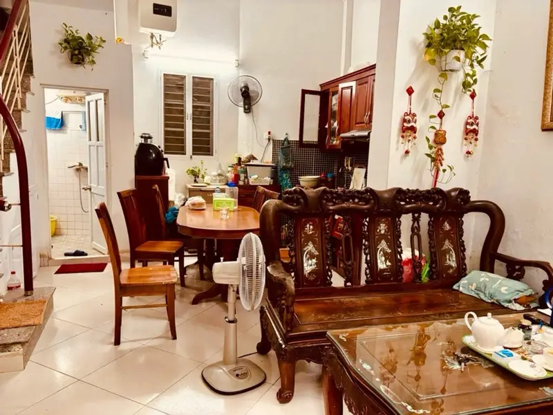 BUÔN BÁN TẤP NẬP-VỈA HÈ Ô TÔ TRÁNH-GẦN VINCOM PHẠM NGỌC THẠCH-NHÀ 3 TẦNG-MẶT TIỀN 4.5m-12.3 TỶ... Bán nhà riêng tại Kim Liên, Hà Nội 01