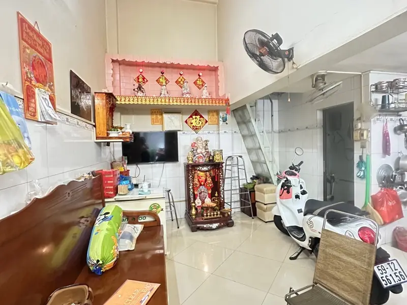 * DT: 31,79m² / 34m², 7m x 5m * Kết cấu: 1 trệt, 1 lửng, 2 lầu, ban công, có sân thượng. * Công nă... Bán nhà riêng tại Bến Thành, Hồ Chí Minh 01