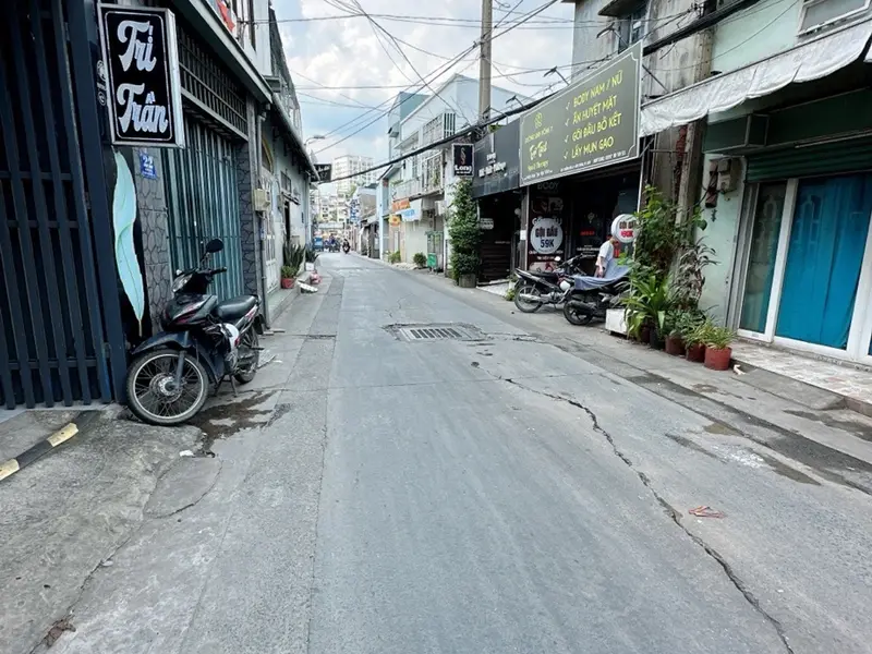 Nhà trệt lầu 2PN ở ngay, ban công rộng thoáng.
- Khu dân trí, an ninh.
- Đường 3m thông, sát đường... Bán nhà riêng tại Bình Trưng, Hồ Chí Minh 01