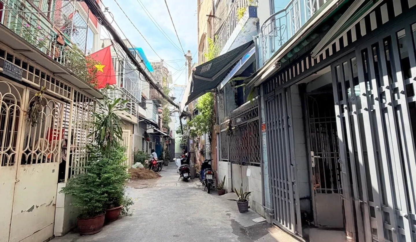 Nhà riêng 2 tầng 30m2 hẻm xe hơi Lý Thường Kiệt, giáp Quận 10... Bán nhà riêng tại Tân Hòa, Hồ Chí Minh 01