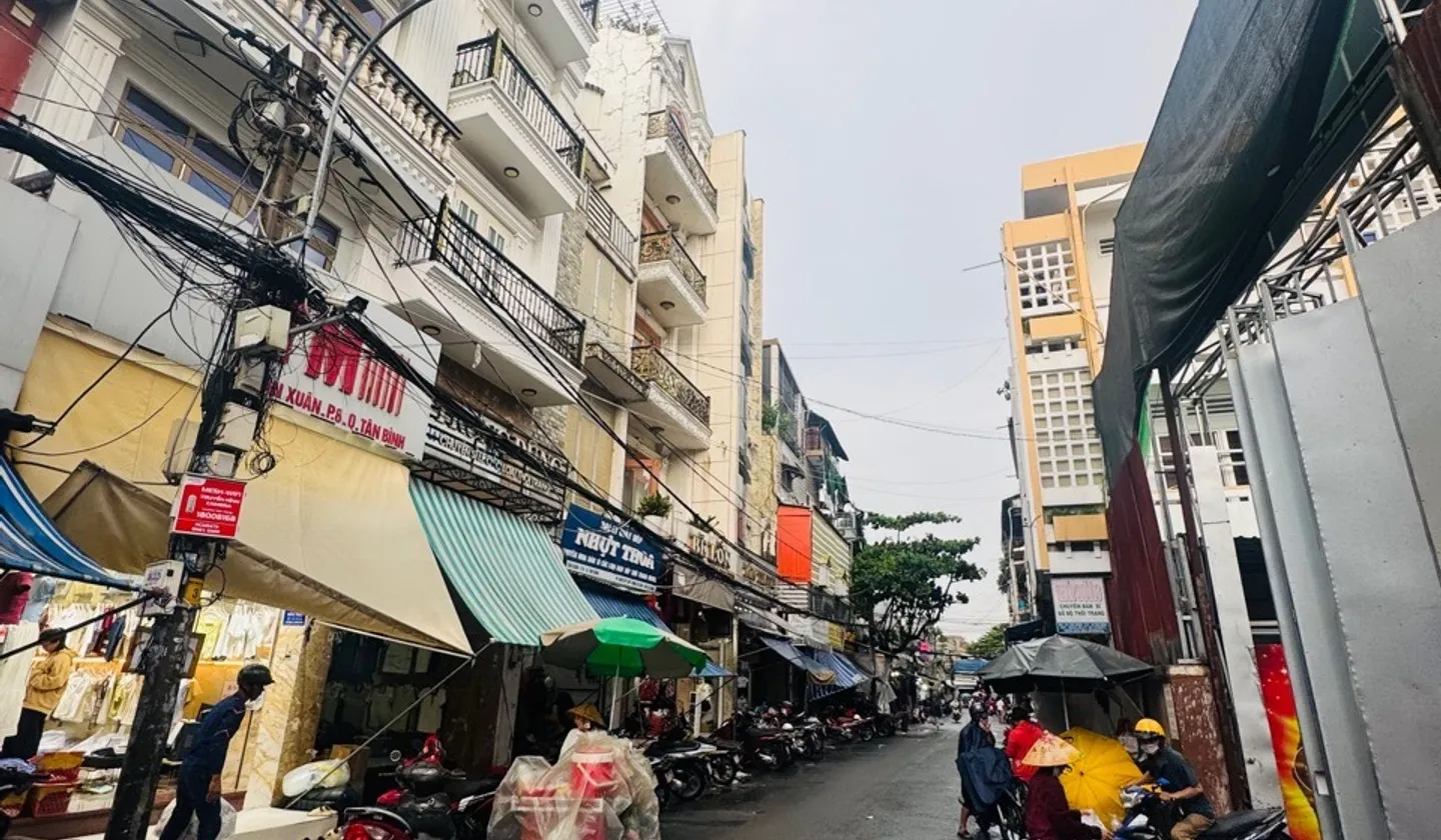 Bán nhà 5 tầng mặt phố gần chợ vải Tân Bình, dòng tiền 125 triệu/tháng... Bán nhà mặt phố tại Tân Hòa, Hồ Chí Minh 01