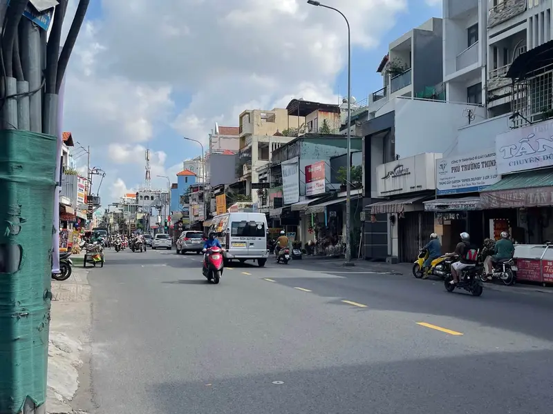 Cơ hội hiếm có nhà Lạc Long Quân, lô góc, hẻm xe hơi, giá tốt giảm sâu... Bán nhà riêng tại Bảy Hiền, Hồ Chí Minh 01
