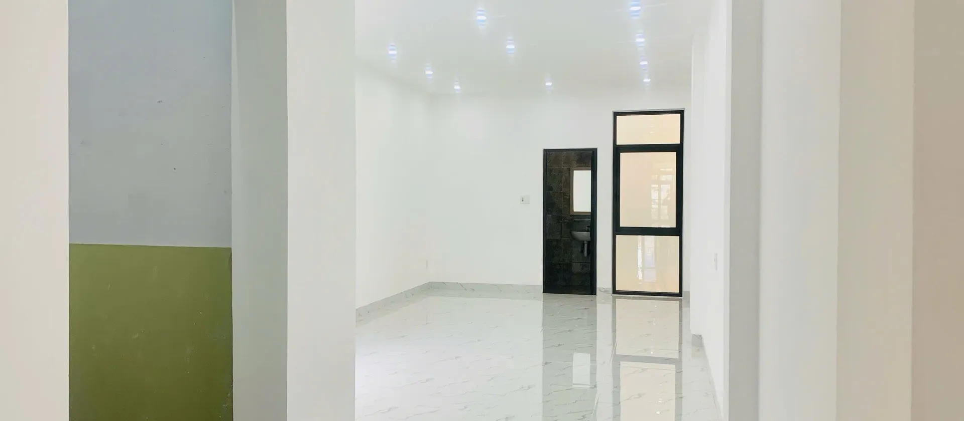 Bán nhà mặt phố Nguyễn Chí Thanh tại trung tâm Hải Châu, 3 tầng, diện tích 110,7 m²... Bán nhà mặt phố tại Hải Châu, Đà Nẵng 01