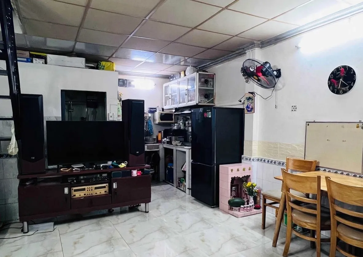 Nhà 2 tầng - 33m2 - 2pn - ngang gần 5 - sổ vuông đẹp - chỉ 2 tỷ nhỉnh... Bán nhà riêng tại Xóm Chiếu, Hồ Chí Minh 01