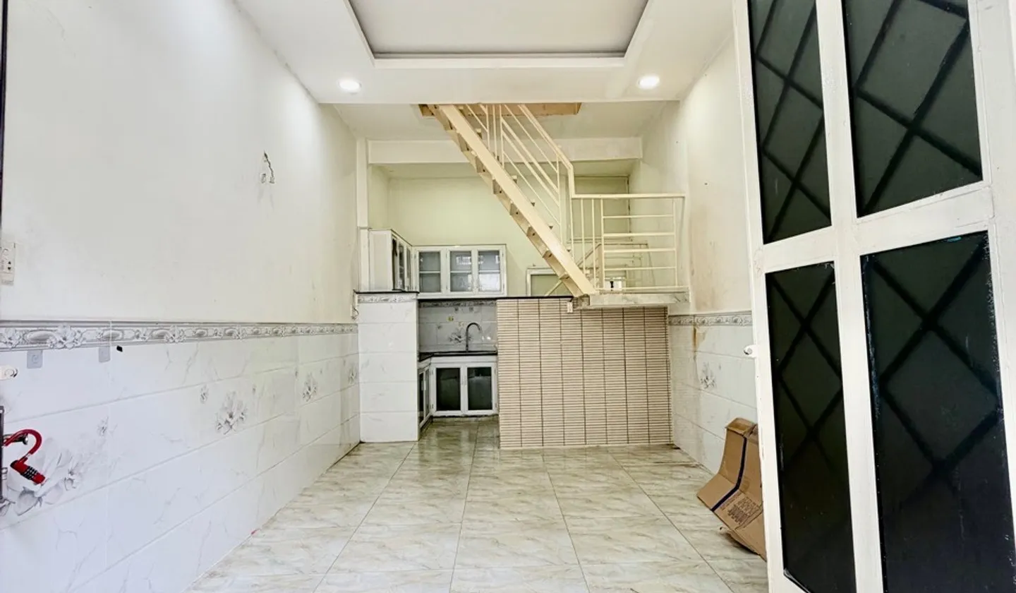 Nhà xinh quận 4, giá hợp lý, sẵn sàng về ở ngay... Bán nhà riêng tại Xóm Chiếu, Hồ Chí Minh 01
