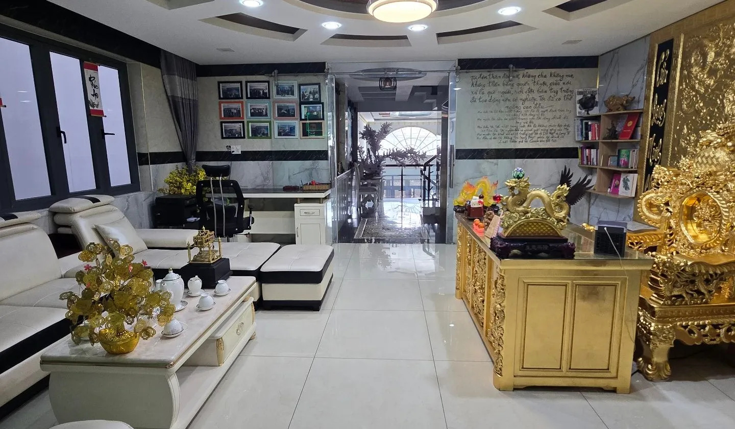 Ngộp sâu, Đường 6m Phạm Văn Bạch,Nhà 6 tầng thang máy, 8 phòng ngủ... Bán nhà riêng tại Tân Sơn, Hồ Chí Minh 01