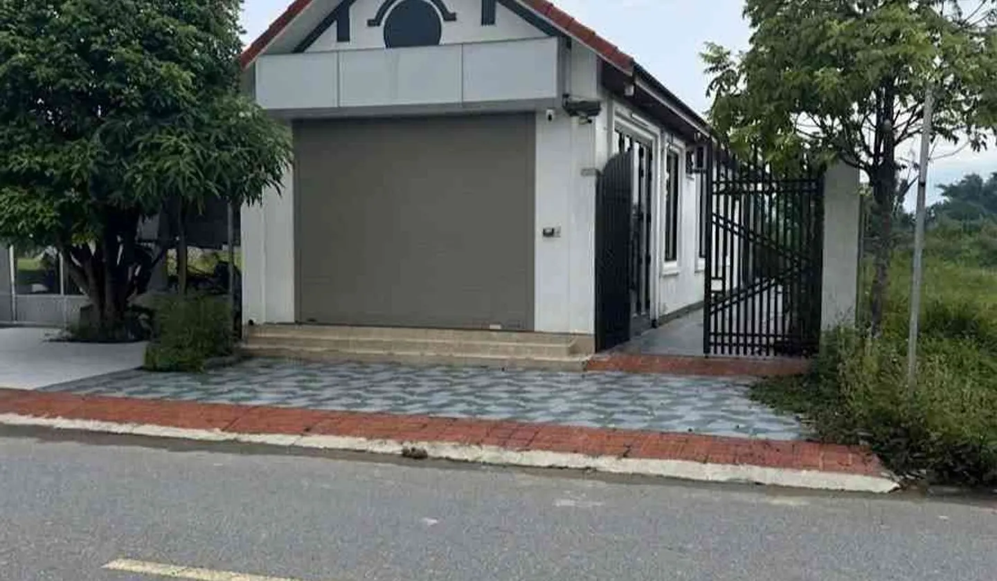 Biệt Thự Sân Vườn- Đất Đấu Giá 2 mặt đường.
- Đất thuộc khu đấu giá của xã An Viên, cực kỳ đẹp. Mặt... Bán nhà riêng tại Hoàng Hoa Thám, Hưng Yên 01