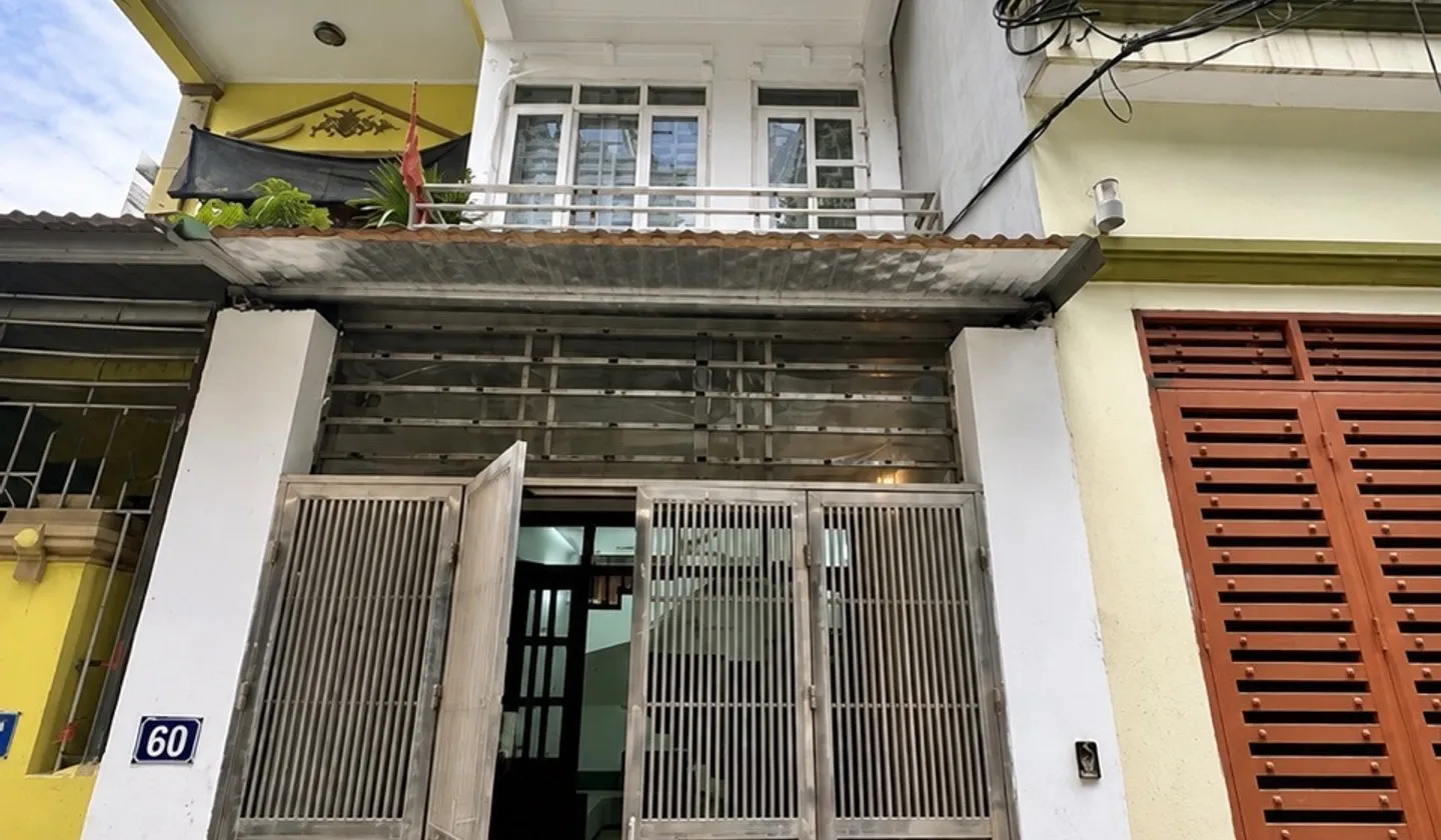 Bán nhà riêng 4 tầng tại Đức Giang, Long Biên với 6 phòng ngủ và ô tô vào nhà... Bán nhà riêng tại Việt Hưng, Hà Nội 01