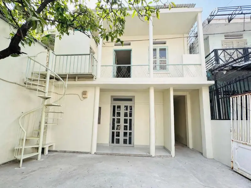 CHDV - 3 Tầng - 163m2 - Thu 420tr/năm - Nhỉnh 17 tỷ - Sổ vuông đẹp... Bán nhà riêng tại Khánh Hội, Hồ Chí Minh 01
