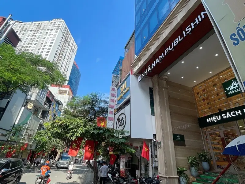 Tòa Building Sang Trọng Mặt Phố Chùa Láng - Cơ Hội Kinh Doanh Đẳng Cấp
Tài sản hiếm, định danh tốt... Bán nhà mặt phố tại Láng, Hà Nội 01