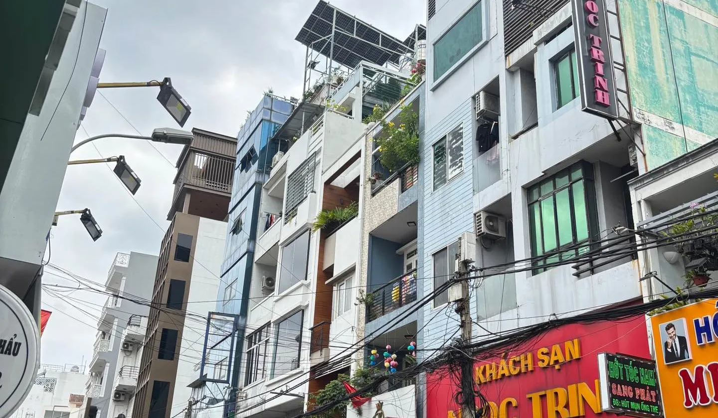 Nhà mặt phố trung tâm Quận 10 chỉ 12 tỷ - cơ hội đầu tư hấp dẫn... Bán nhà mặt phố tại Hòa Hưng, Hồ Chí Minh 01