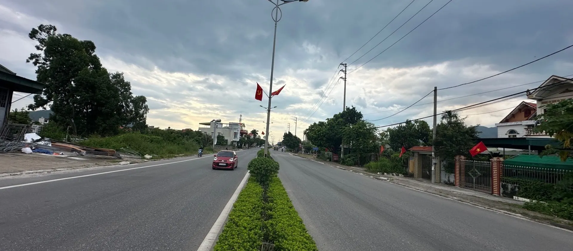 203,2m đất ở hướng nam bước chân ra QL18 A... Bán đất tại Đông Mai, Quảng Ninh 01