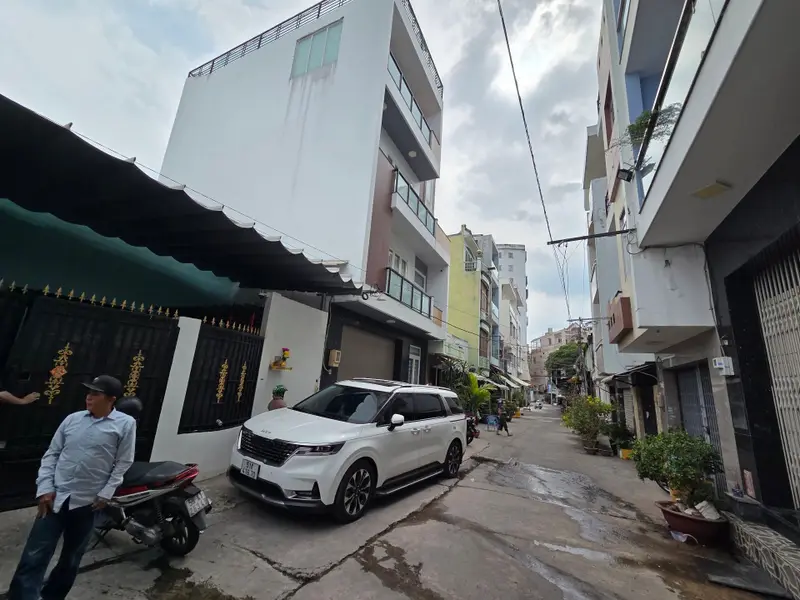 XE TẢI NẰM NHÀ CÁCH 3 BƯỚC CHÂN RA GALAXY KINH DƯƠNG VƯƠNG & PHỐ ẨM THỰC - NGANG KHỦNG 7M DÀI 11M... Bán nhà riêng tại Phú Lâm, Hồ Chí Minh 01
