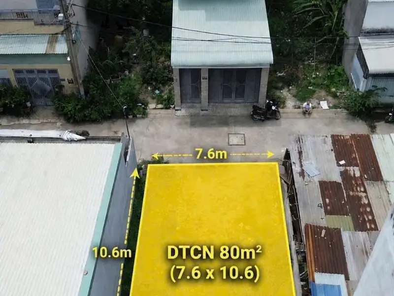 Lô đất vuông đẹp mặt tiền rộng, sẵn sàng xây gara ô tô... Bán đất tại Long Phước, Hồ Chí Minh 01