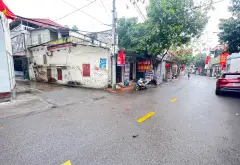 🌺LÔ GÓC 2 MẶT TIỀN - SẴN NHÀ 2 TẦNG SỬA CHÚT Ở NGAY - ĐƯỜNG OTO VÀO ĐẤT - CÁCH TRỤC CHÍNH KINH D... Bán đất tại Tiến Thắng, Hà Nội 02