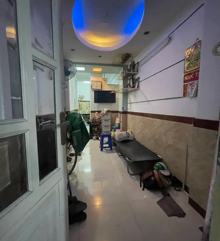 Gần Chợ Xóm Chiếu - 2 tầng - 2Pn khép kín - 2 tỷ nhỉnh... Bán nhà riêng tại Xóm Chiếu, Hồ Chí Minh 01
