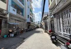 Nhà Lô Góc 5 Tầng Hẻm Xe Tải Lạc Long Quân, 7 Phòng Ngủ Rộng... Bán nhà riêng tại Hòa Bình, Hồ Chí Minh 02