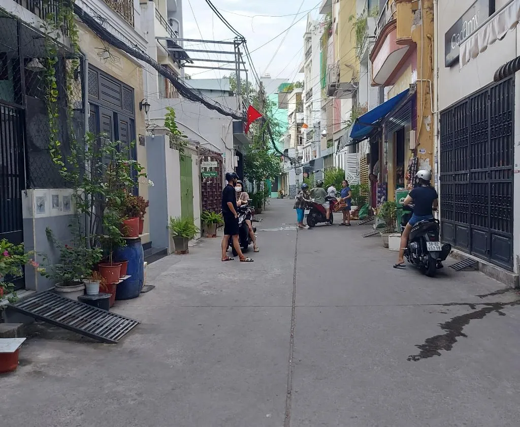 Nhà VIP Quận 10, 4 Tầng Có Thang Máy, Giao Thông Thuận Tiện... Bán nhà riêng tại Hòa Hưng, Hồ Chí Minh 01
