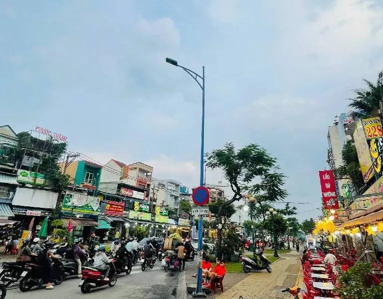 Nhà mặt tiền Đồng Đen, Tân Bình - 4 tầng sang trọng, thu nhập ổn định... Bán nhà mặt phố tại Tân Bình, Hồ Chí Minh 01